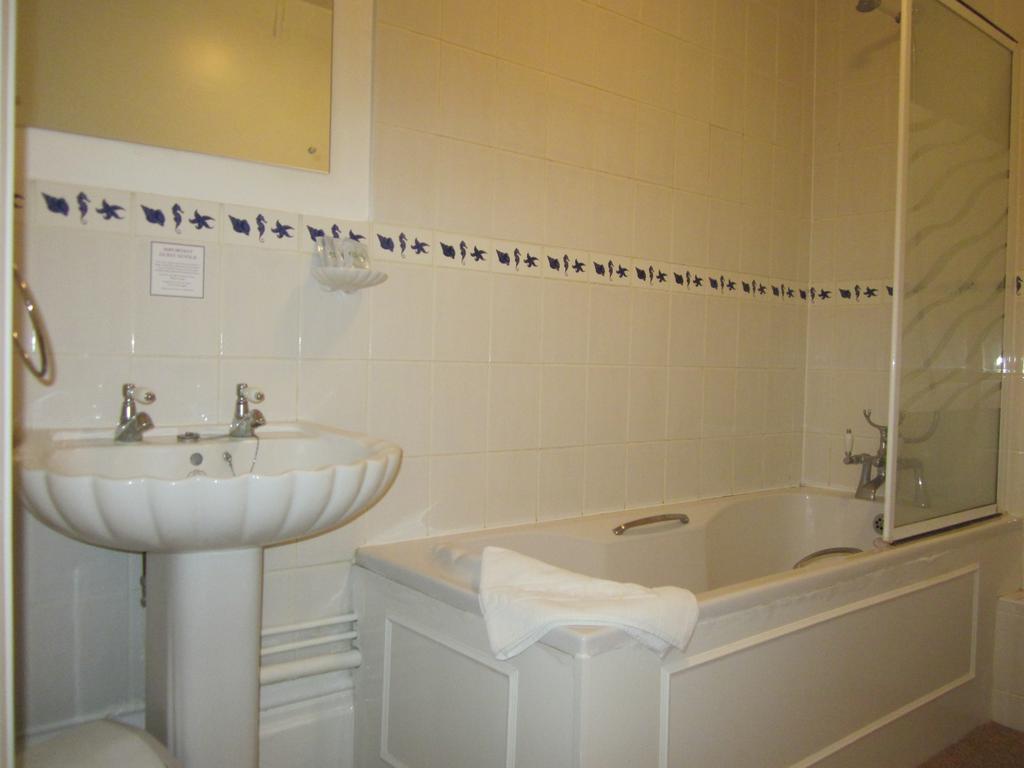 קלבדון The Highcliffe Hotel חדר תמונה