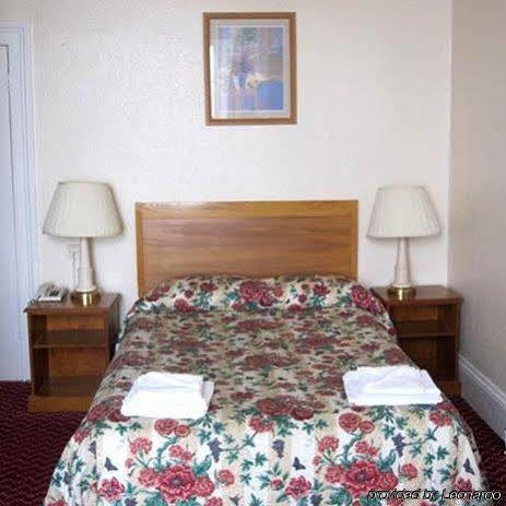 קלבדון The Highcliffe Hotel מראה חיצוני תמונה